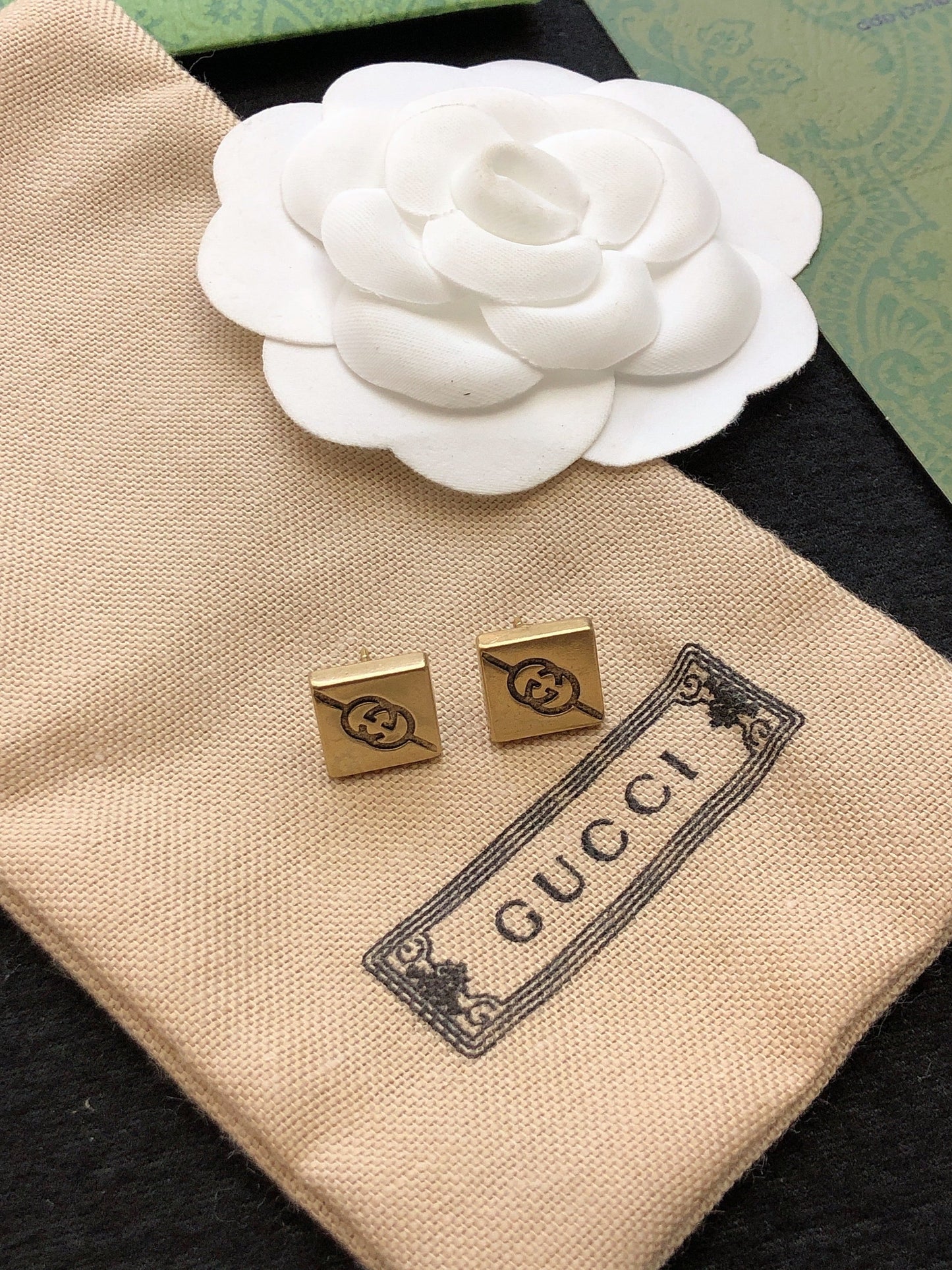 18K GG Cube Earrings