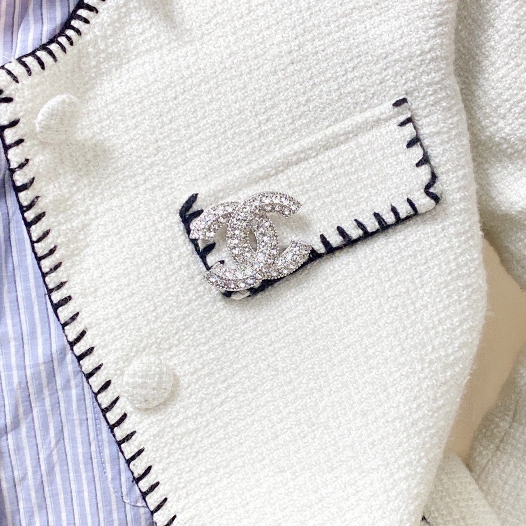 18K CC Diamonds Brooch