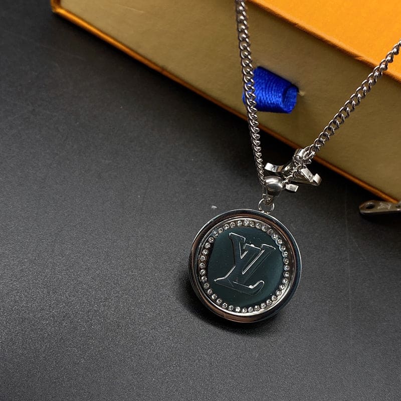 18K Louis Catch Pendant Necklace