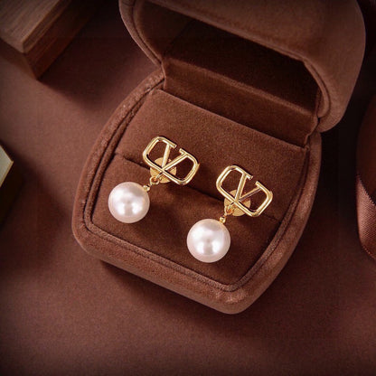 18K Vlogo Pearl Earrings