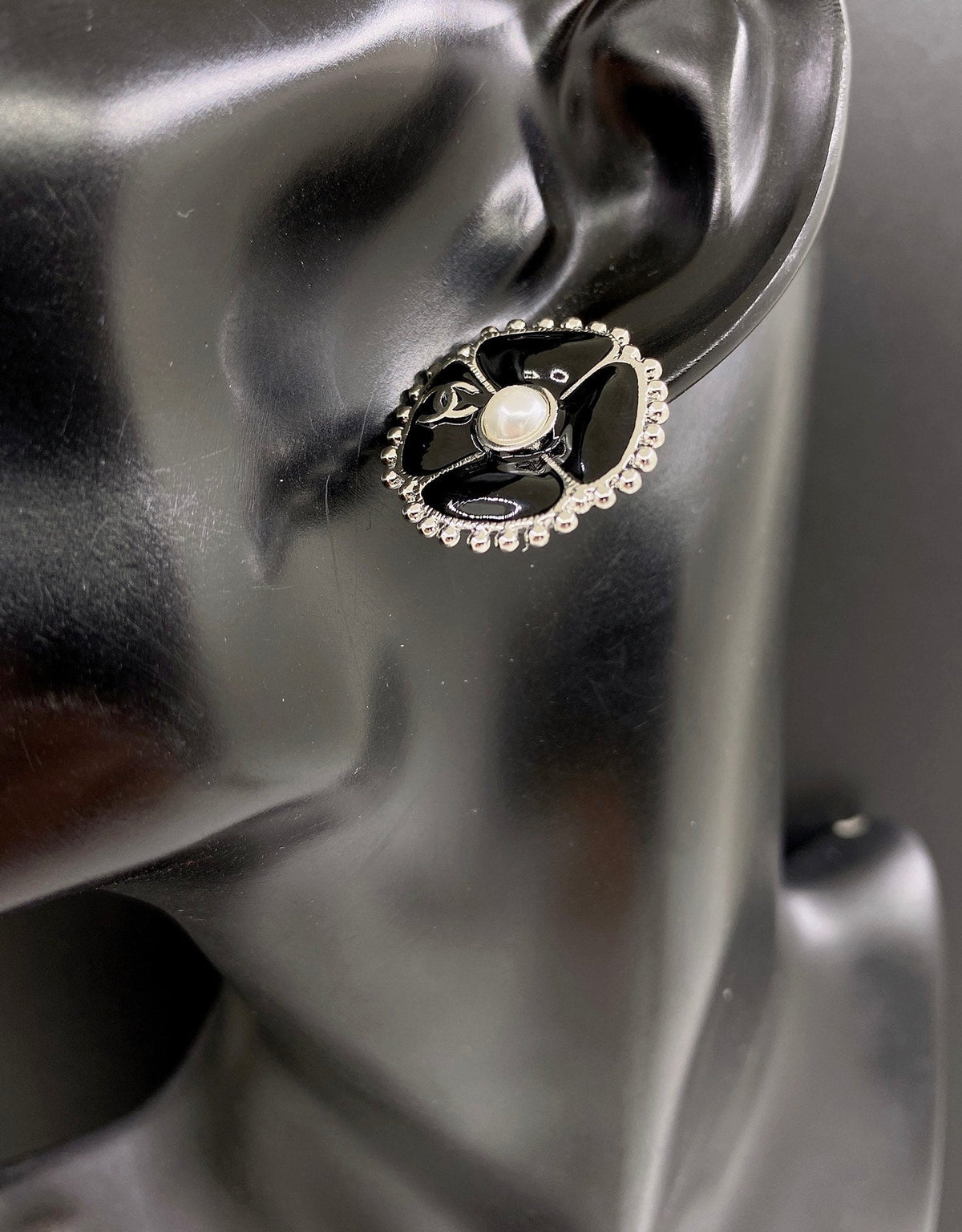 18K CC Black Pearl Clover Earrings