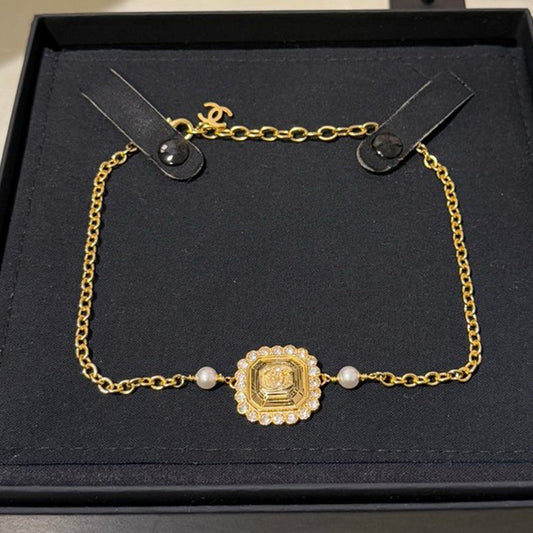 18K CC 25K Cube Pearl Choker Necklace