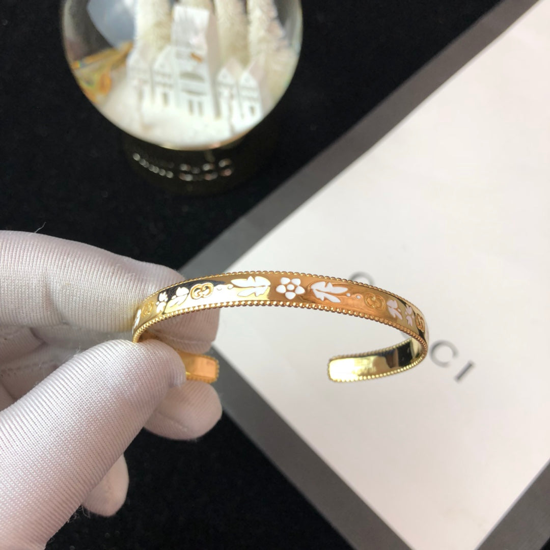 18K GG Icon Blossom Enamel Bangle Bracelet