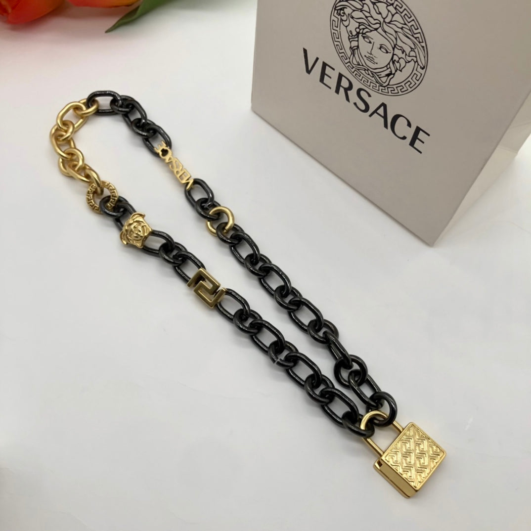 18K Ver Triomphe Chain Necklace