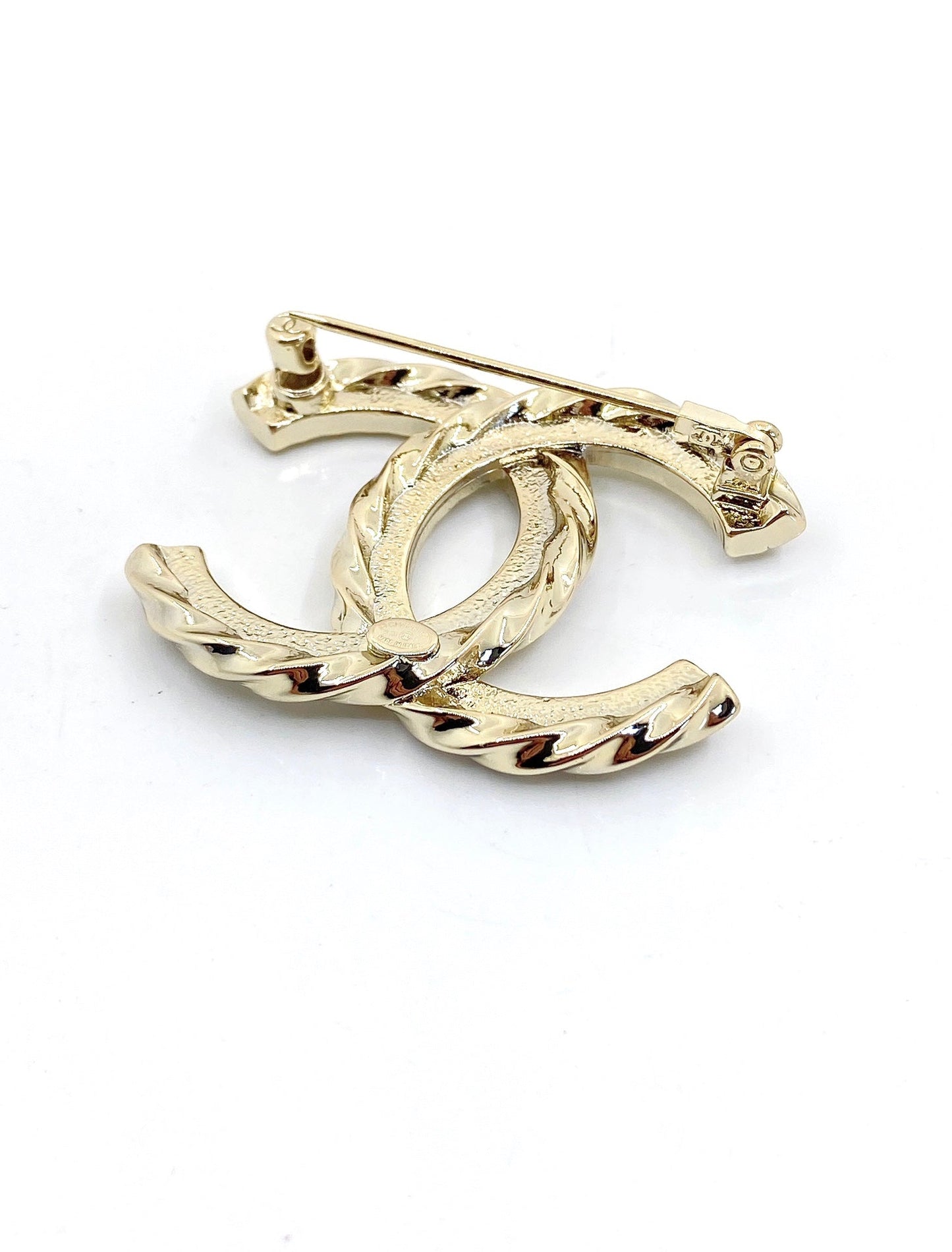 18K CC Diamonds Brooch