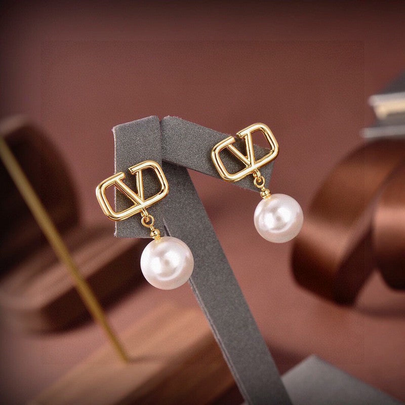18K Vlogo Pearl Earrings