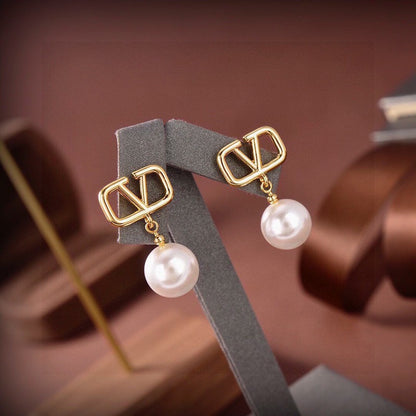 18K Vlogo Pearl Earrings