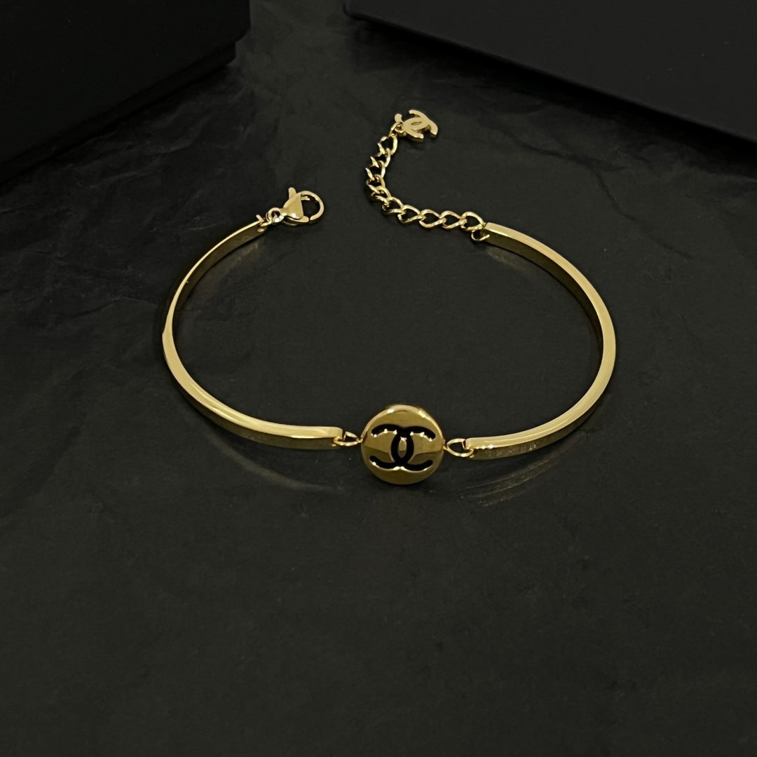 18K CC Vintage Bracelet