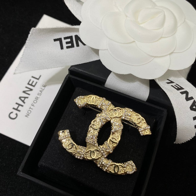 18K CC Diamond Gold Brooch