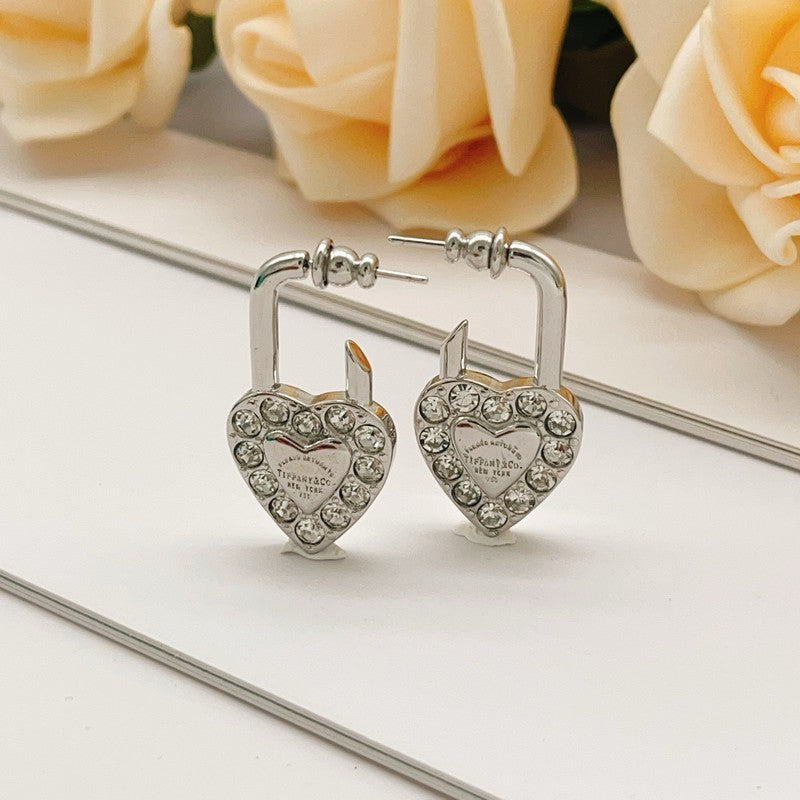 18K T Diamond Heart Earrings