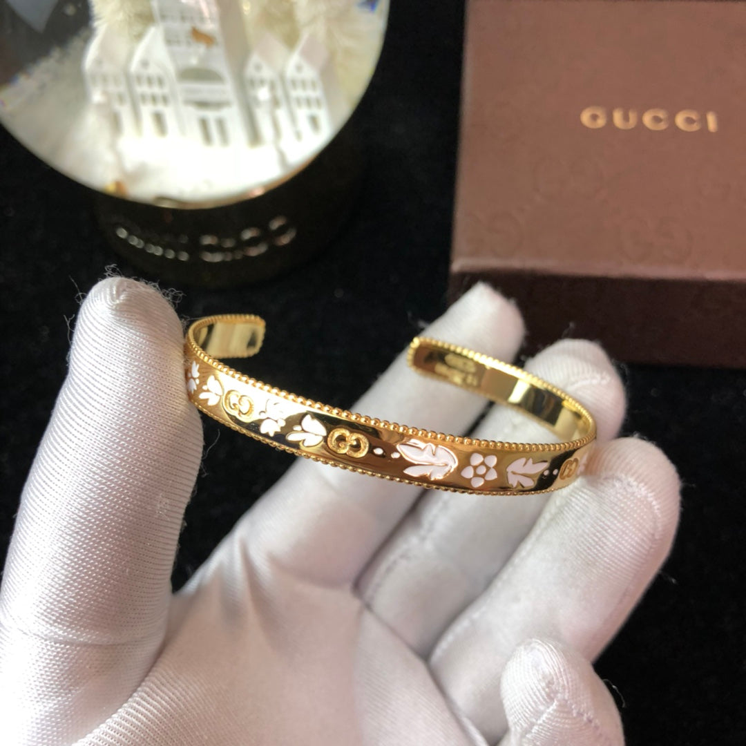 18K GG Icon Blossom Enamel Bangle Bracelet