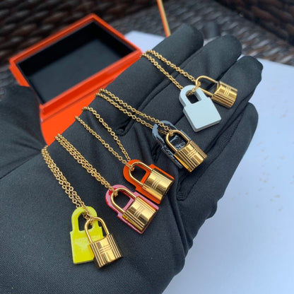 18K O'Kelly Pendant H Necklace