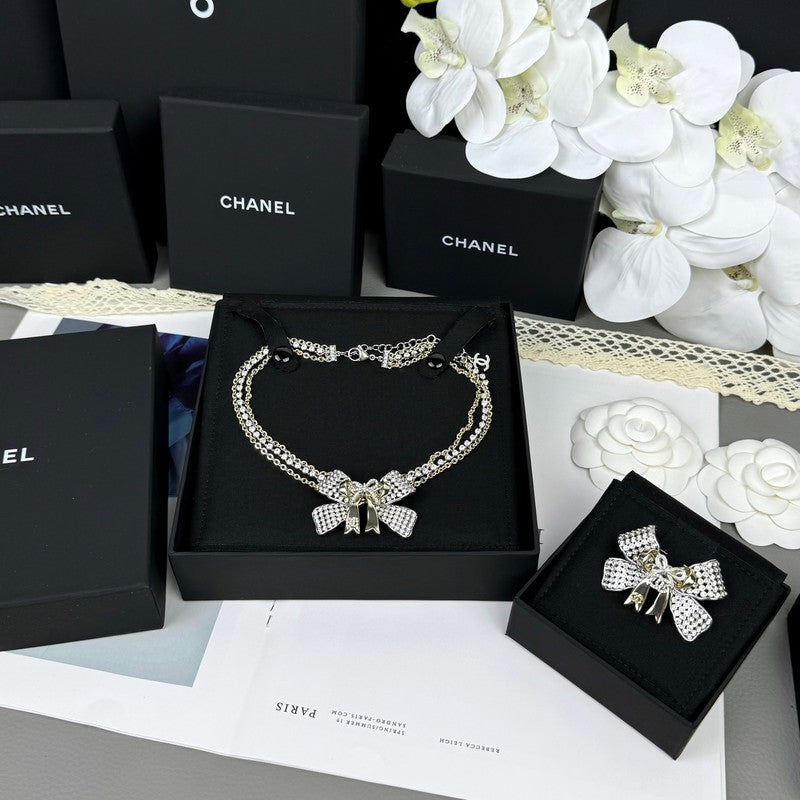 18K CC 25K Bow Tie Choker Necklace