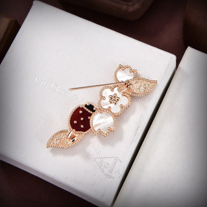 18K Lucky Spring Clip Brooch