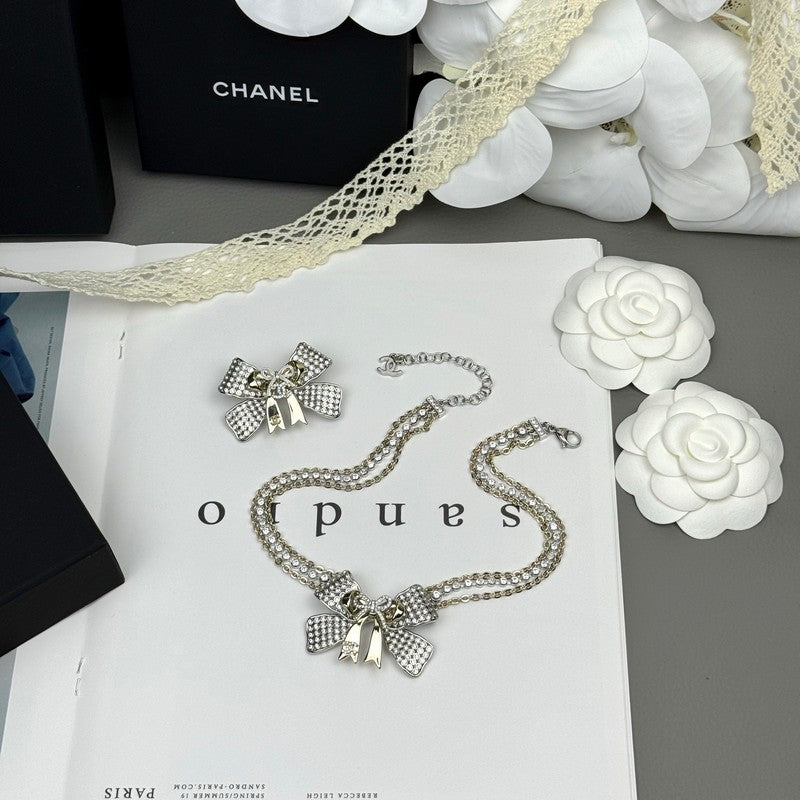 18K CC 25K Bow Tie Choker Necklace