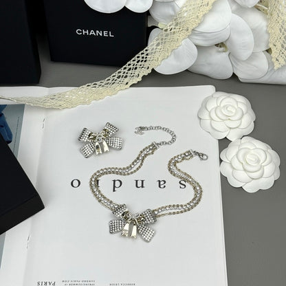 18K CC 25K Bow Tie Choker Necklace